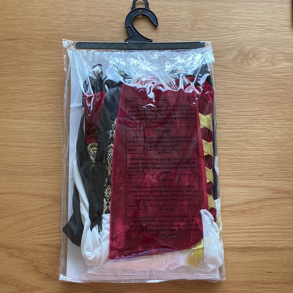 Leg Avenue High Seas Wench Pirate Costume - Picture 3 of 8